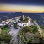 Entre Castelo de Vide y Portalegre, y cerca de España, se alza la apacible localidad de Marvão, en la cresta más alta de la Serra de São Mamede