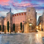 Panorama over den gamle romerske port og Placa Nova, Barri Gothic Quarter, Barcelona, Spanien