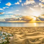 Landskab med Maspalomas by og gyldne sandklitter ved solopgang, Gran Canaria, De Kanariske Øer, Spanien