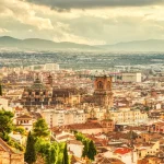 Kathedraal van Granada vanuit de lucht bij zonsondergang, Andalusië, Spanje