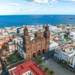 Landskab med katedralen Santa Ana Vegueta i Las Palmas, Gran Canaria, De Kanariske Øer, Spanien. Luftfoto ved solnedgang af byen Las Palmas.