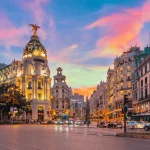 Madrid skyline gran via straat schemering , Spanje