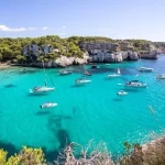 Panoramaudsigt over Macarella-stranden på Menorca, De Baleariske Øer, Spanien