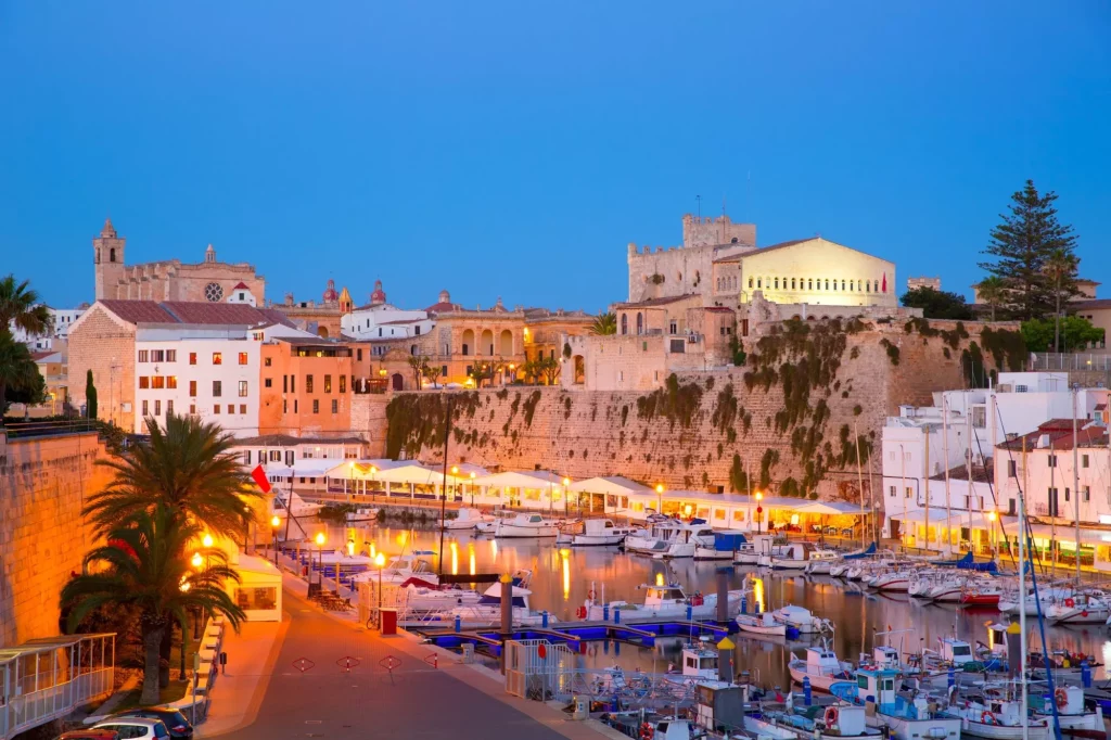 Ciutadella Menorca marina Havn solnedgang rådhus og katedral på De Baleariske Øer